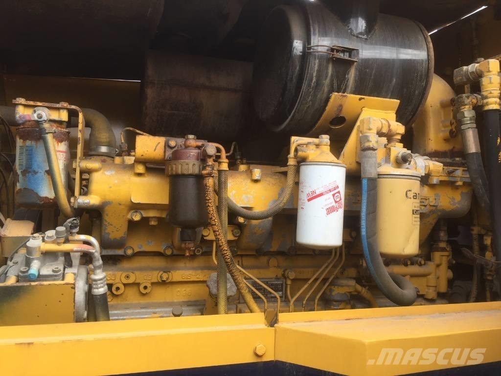 Komatsu GD 623 A 平地机/推土机