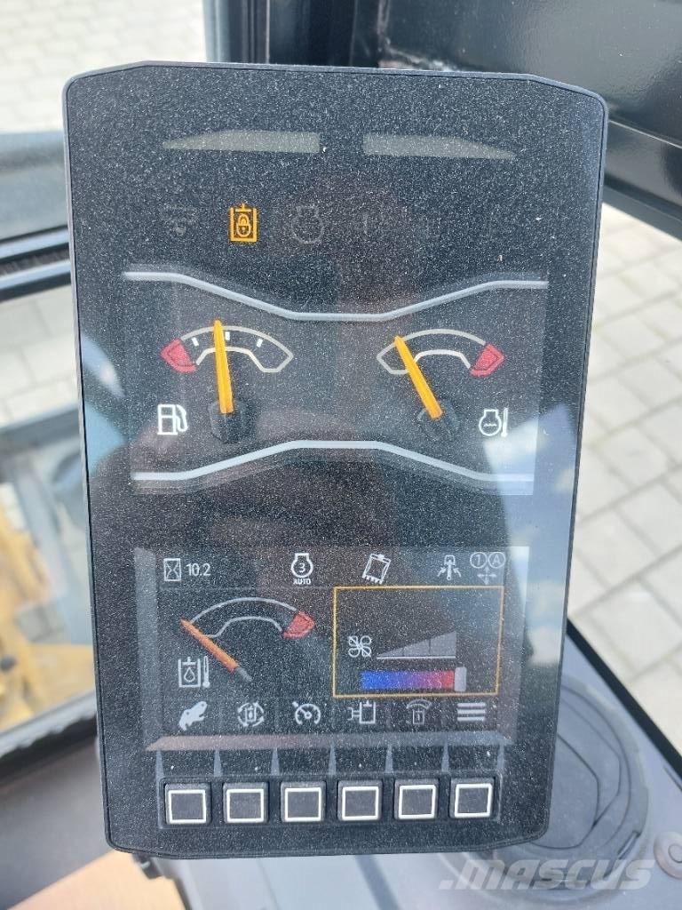 CAT 301.8 小型挖掘机