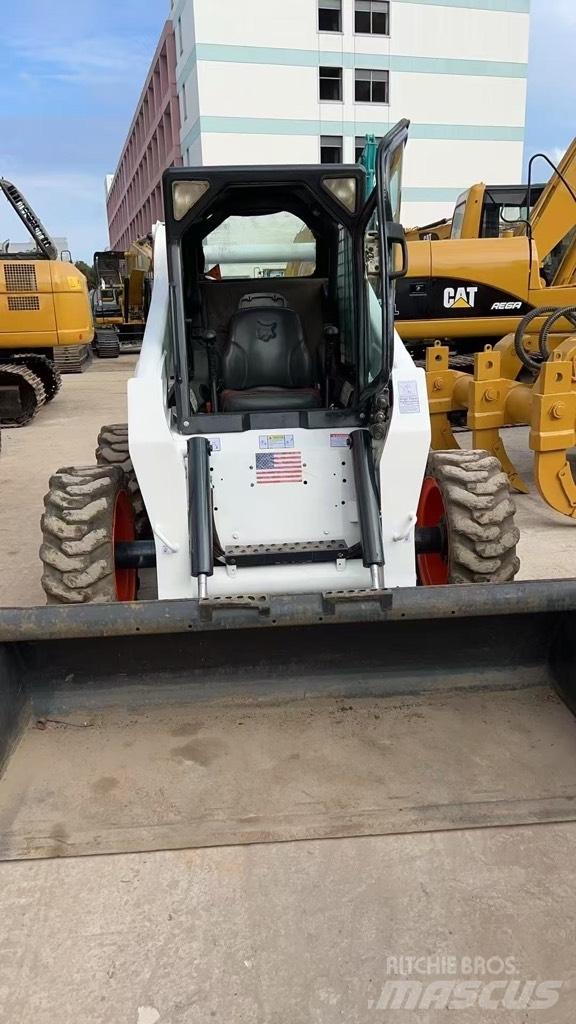 Bobcat S300 滑移装载机