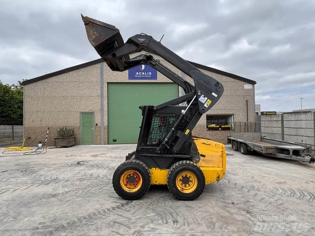 New Holland LS160 滑移装载机