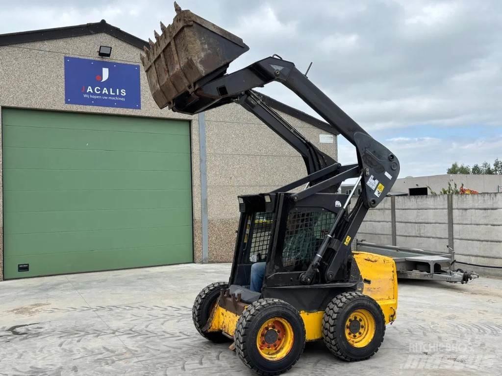 New Holland LS160 滑移装载机