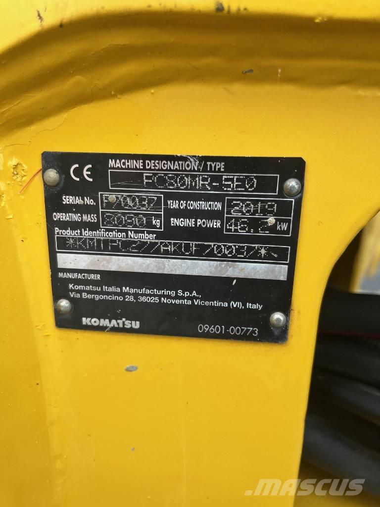 Komatsu PC80MR-5E0 中型挖掘机