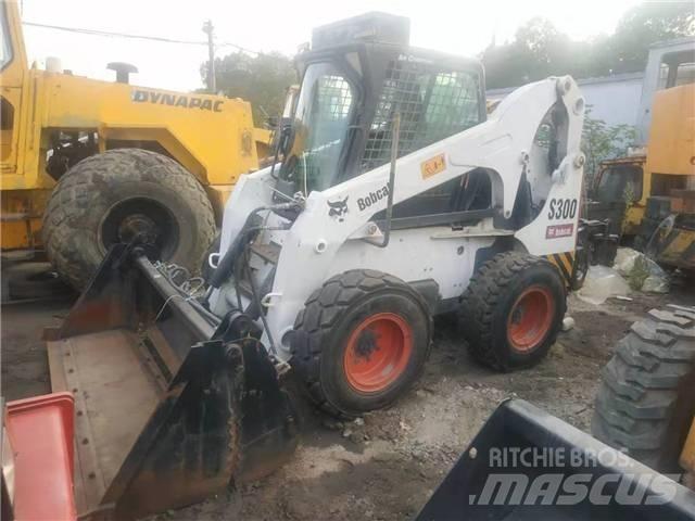 Bobcat S300 滑移装载机