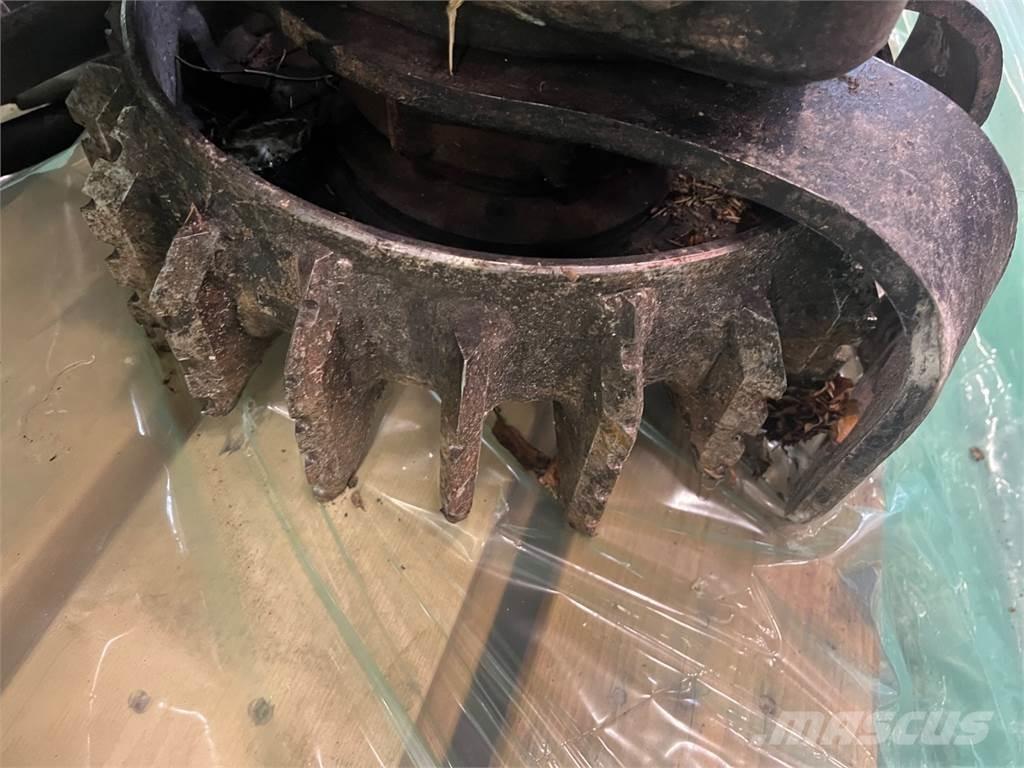 Komatsu C93 收割机机箱