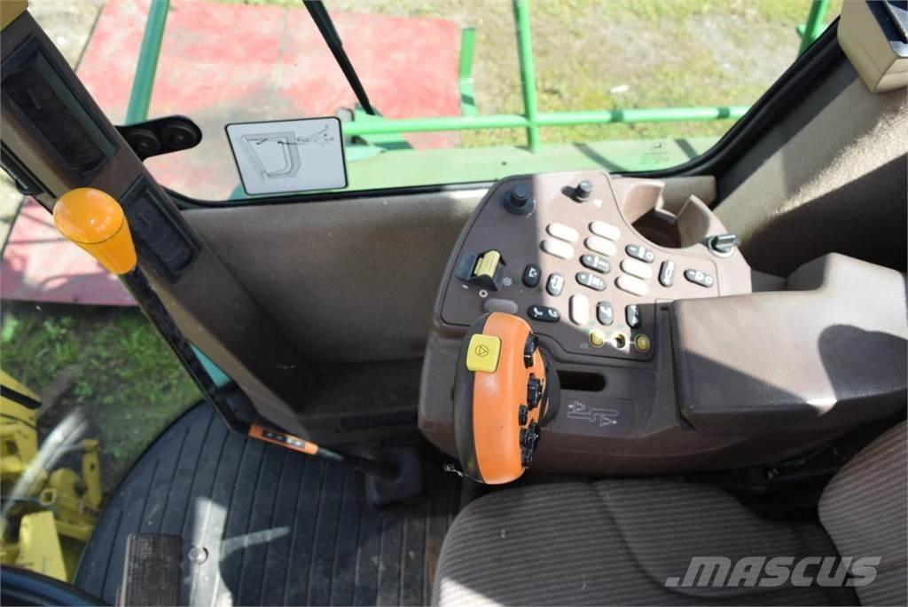 John Deere 7400 自走式青贮饲料收割机