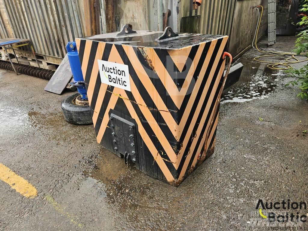  Crane overweight 前配重块