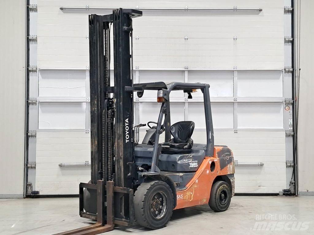 Toyota 02-8FDJF35 柴油叉车