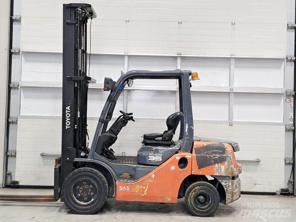 Toyota 02-8FDJF35 柴油叉车
