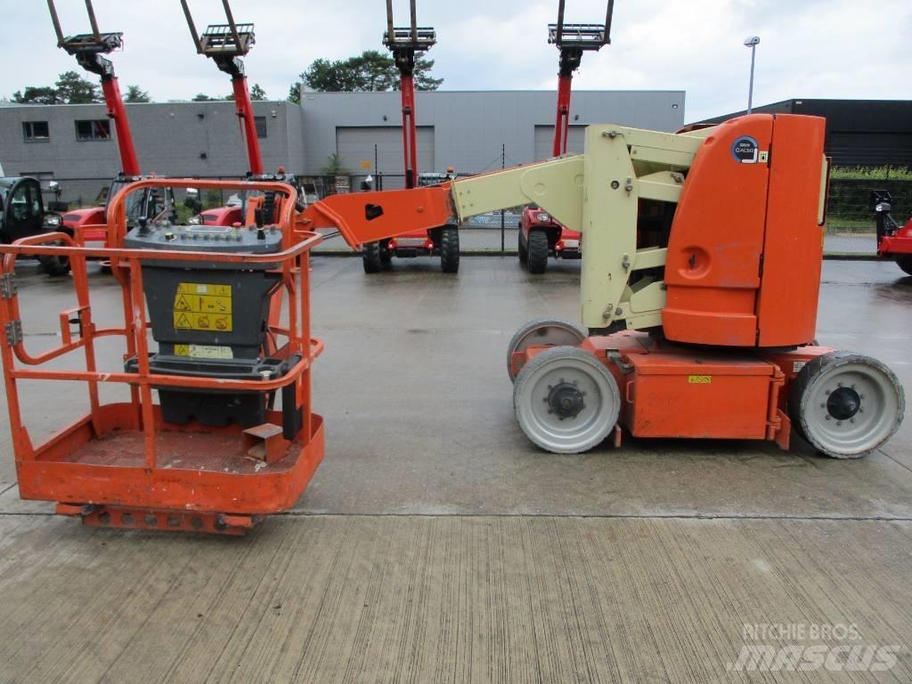 JLG E 300 AJP (718) 自走式伸缩臂升降机