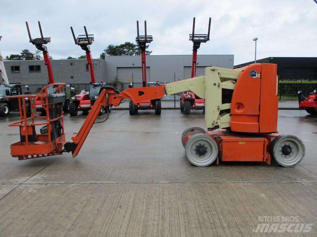 JLG E 300 AJP (718) 自走式伸缩臂升降机