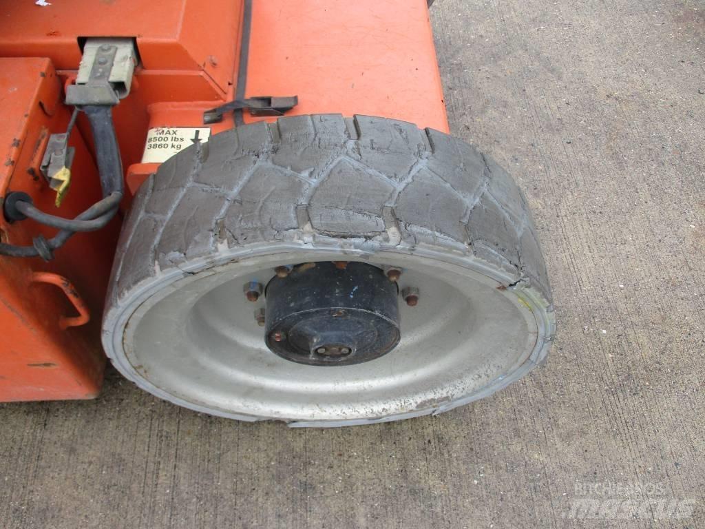 JLG E 300 AJP (718) 自走式伸缩臂升降机