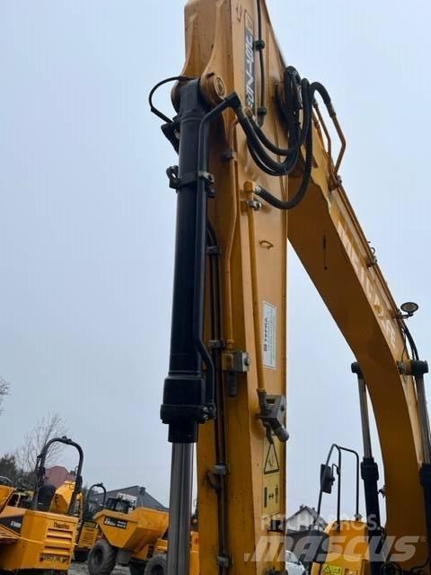 JCB JS 175 W 轮式挖掘机
