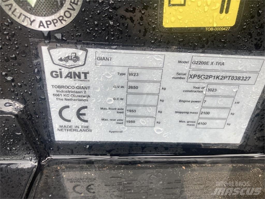 GiANT G2200E 多功能装载机