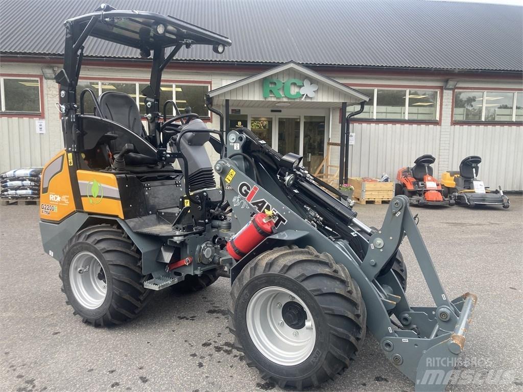 GiANT G2200E 多功能装载机