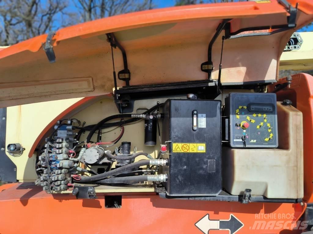 JLG 800 AJ 曲臂高空工作平台
