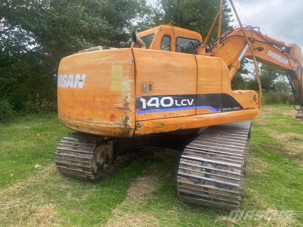 Doosan DX 140 轮式挖掘机