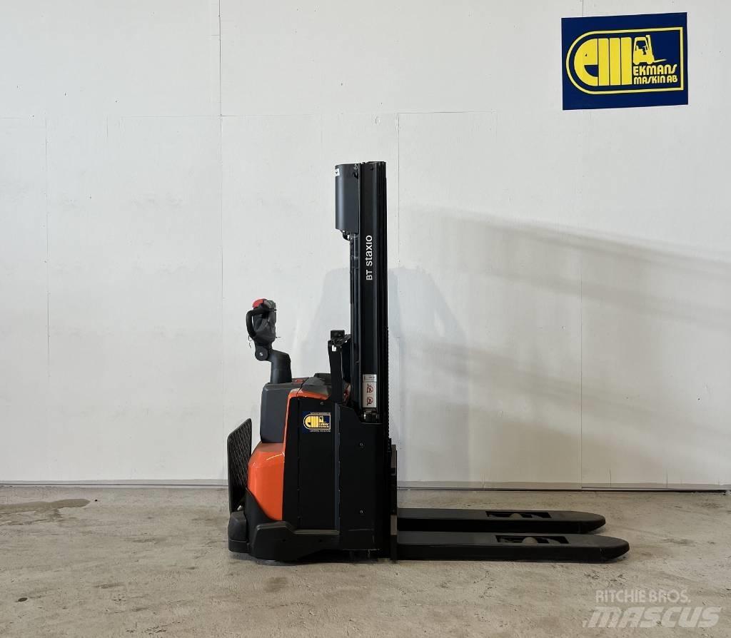 BT Truck SWE120L 手推堆垛车