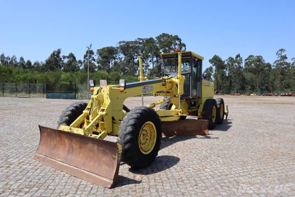 John Deere 670B 平地机/推土机