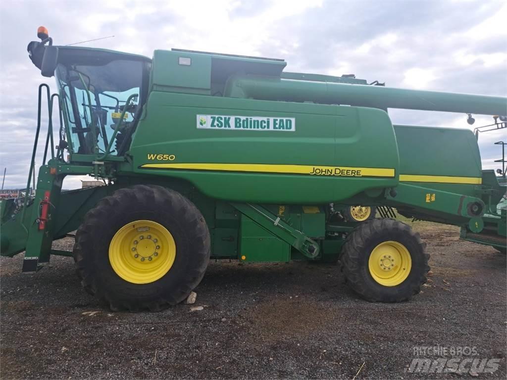 John Deere W650 联合收割机