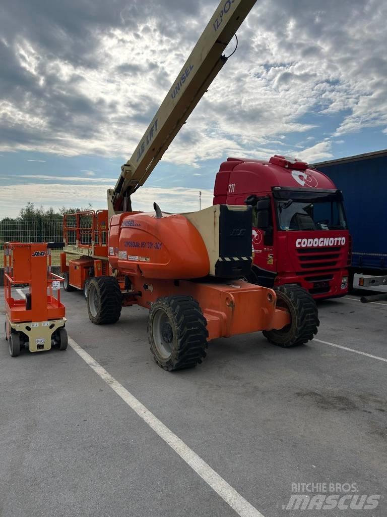 JLG 800 AJ 曲臂高空工作平台