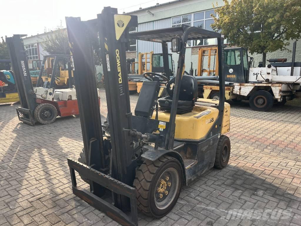 Daewoo D25S3 V-2311 柴油叉车