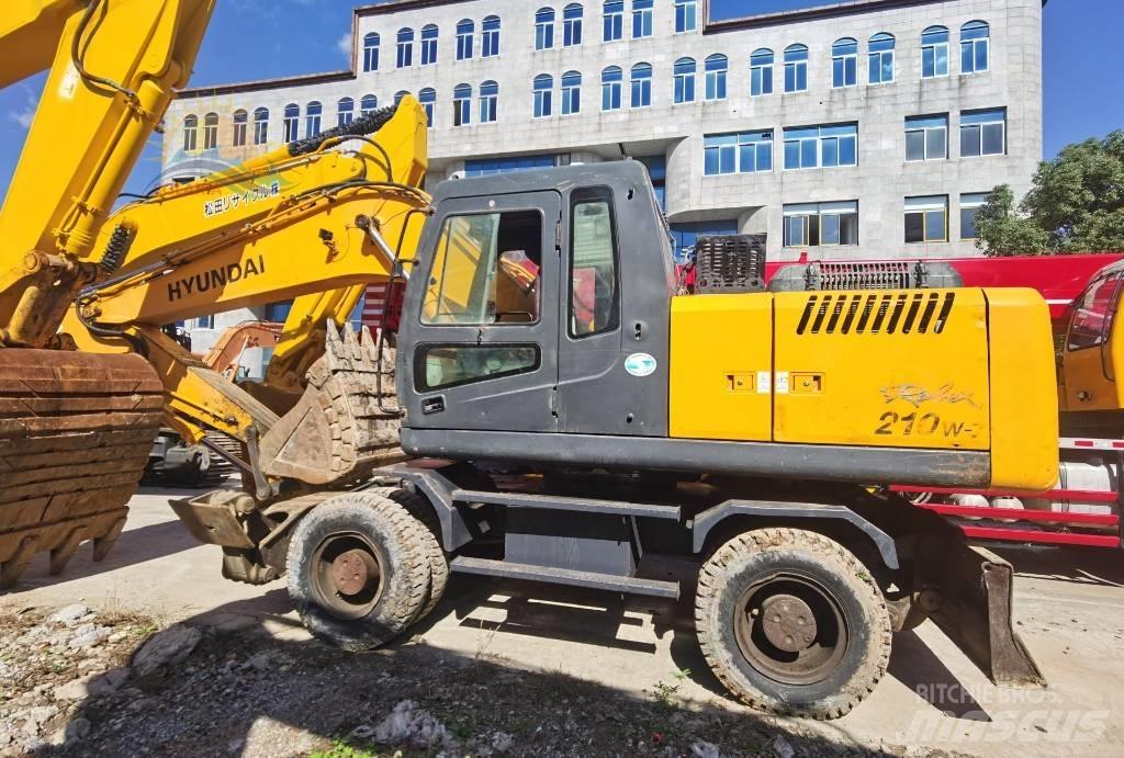 Hyundai R210W-7 轮式挖掘机