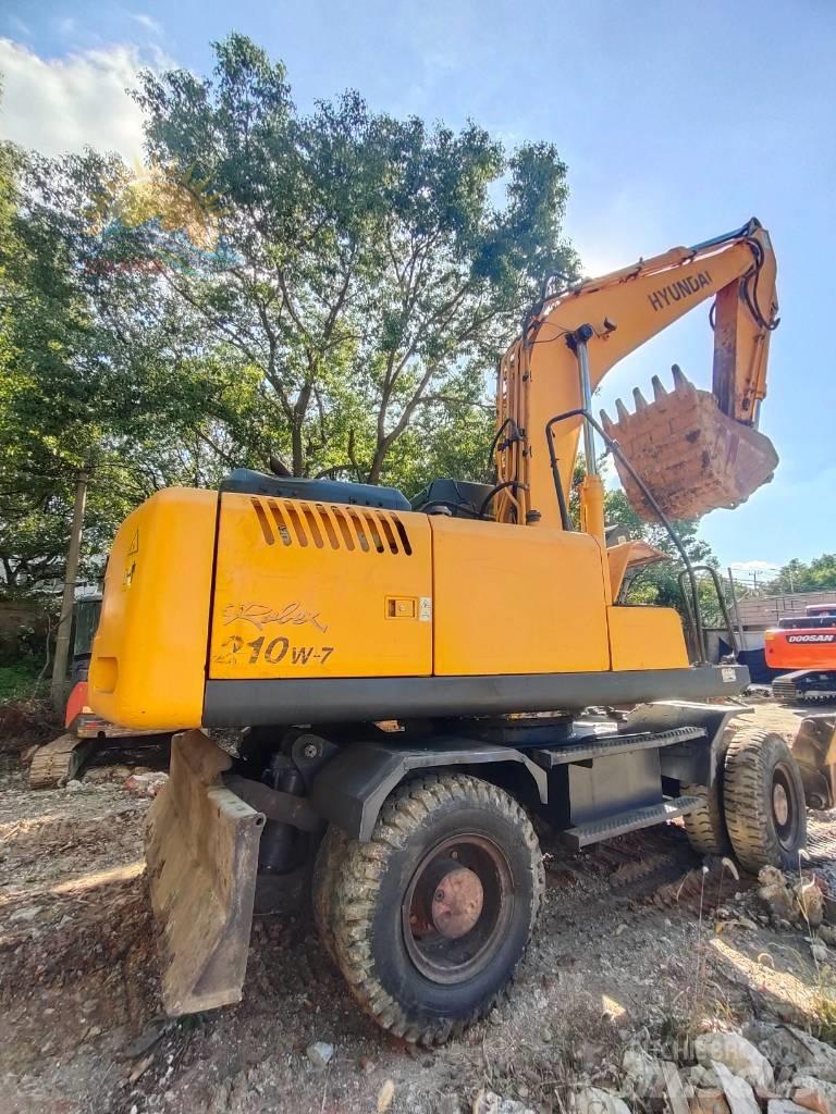 Hyundai R210W-7 轮式挖掘机