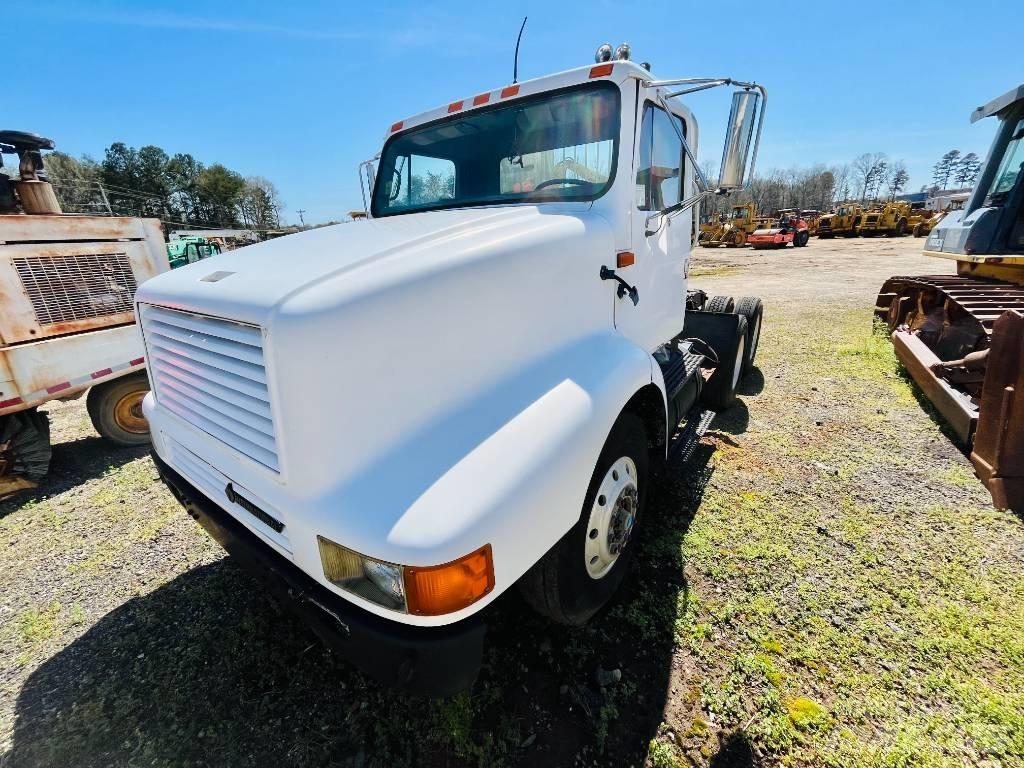 International 8200 牵引车
