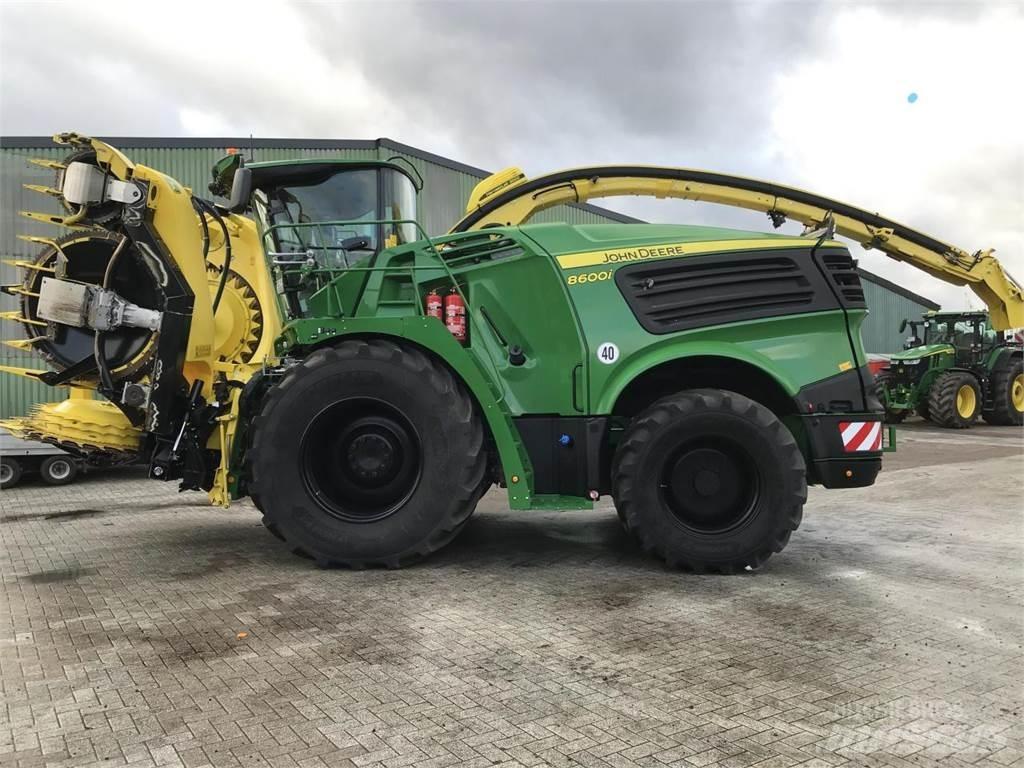 John Deere 8600 自走式青贮饲料收割机
