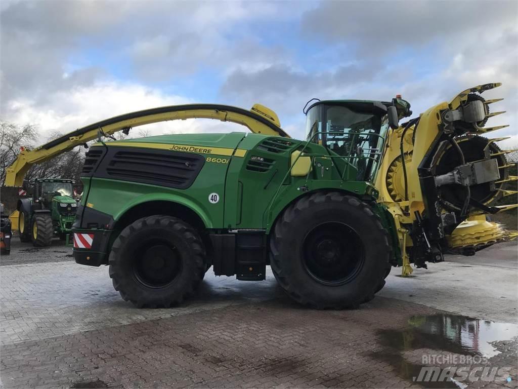 John Deere 8600 自走式青贮饲料收割机