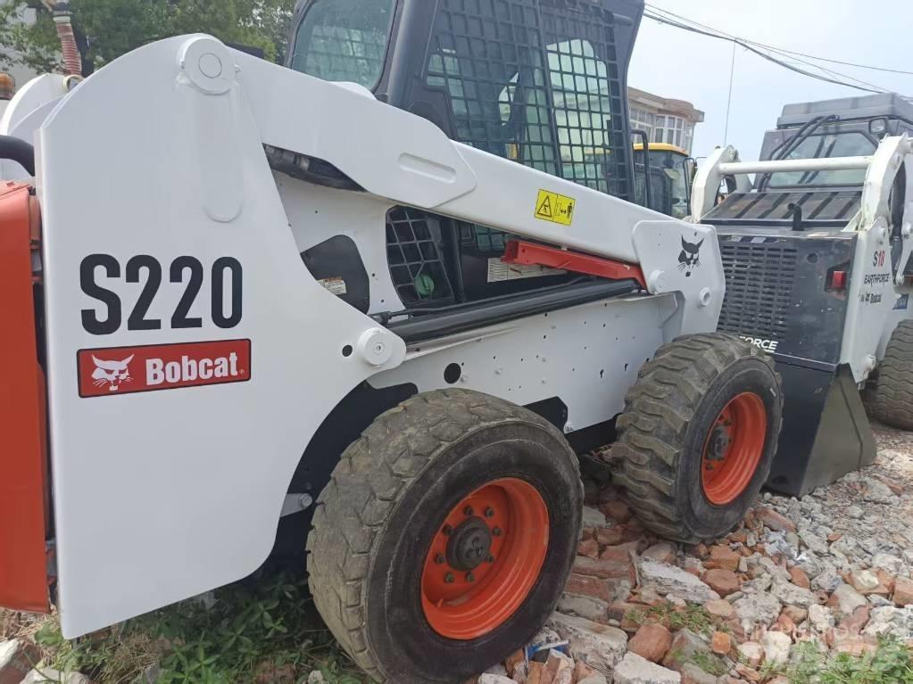 Bobcat S 220 滑移装载机