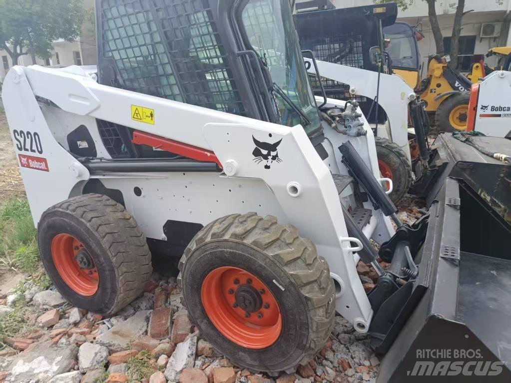 Bobcat S 220 滑移装载机