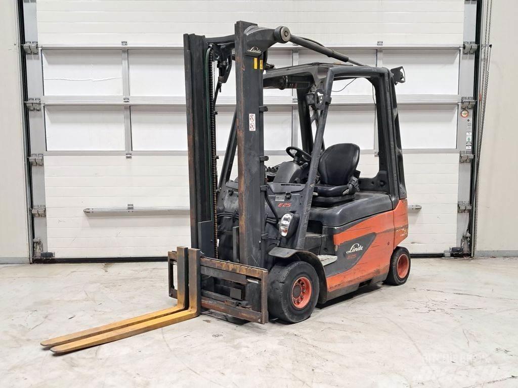 Linde E25-01 电动叉车