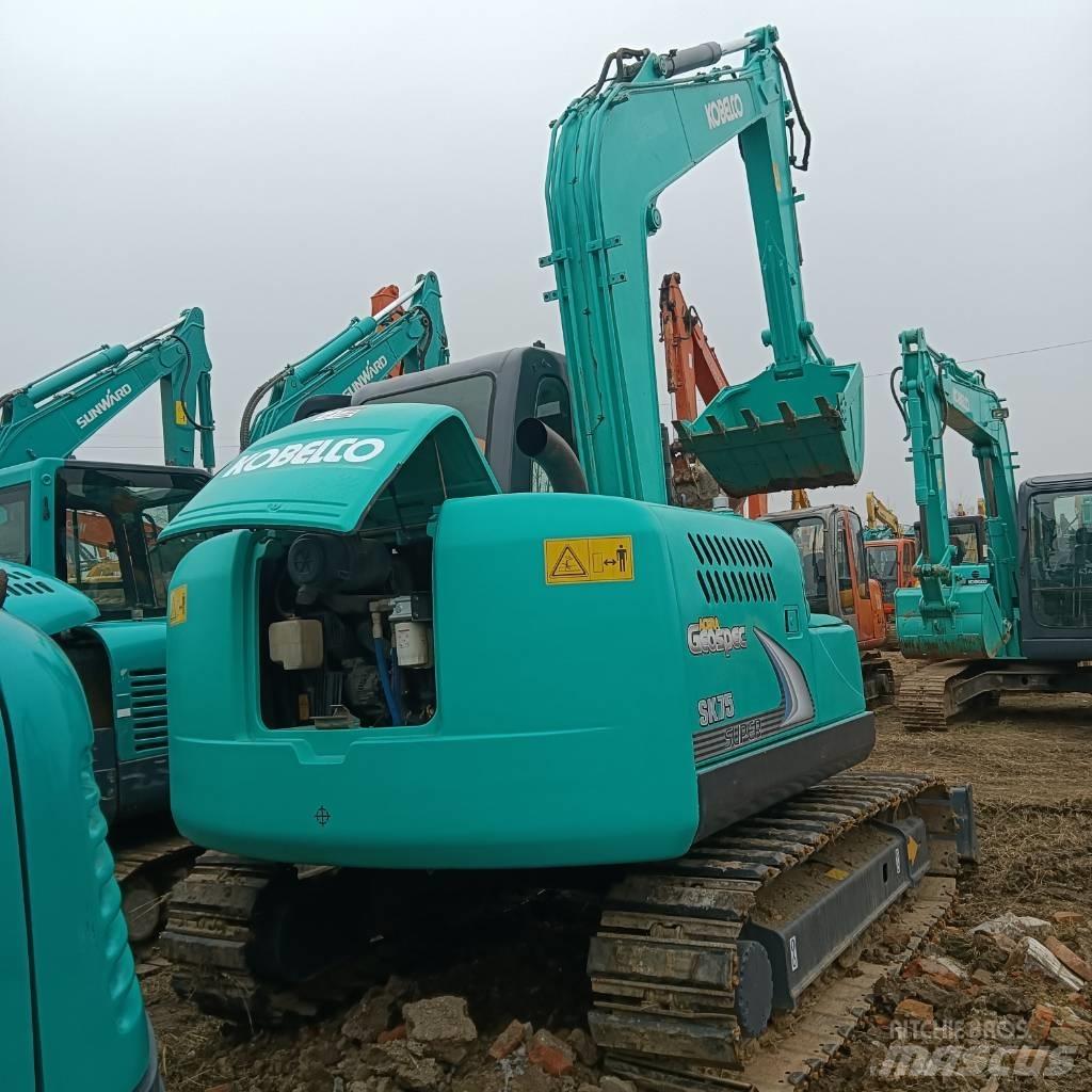Kobelco SK75-8 中型挖掘机