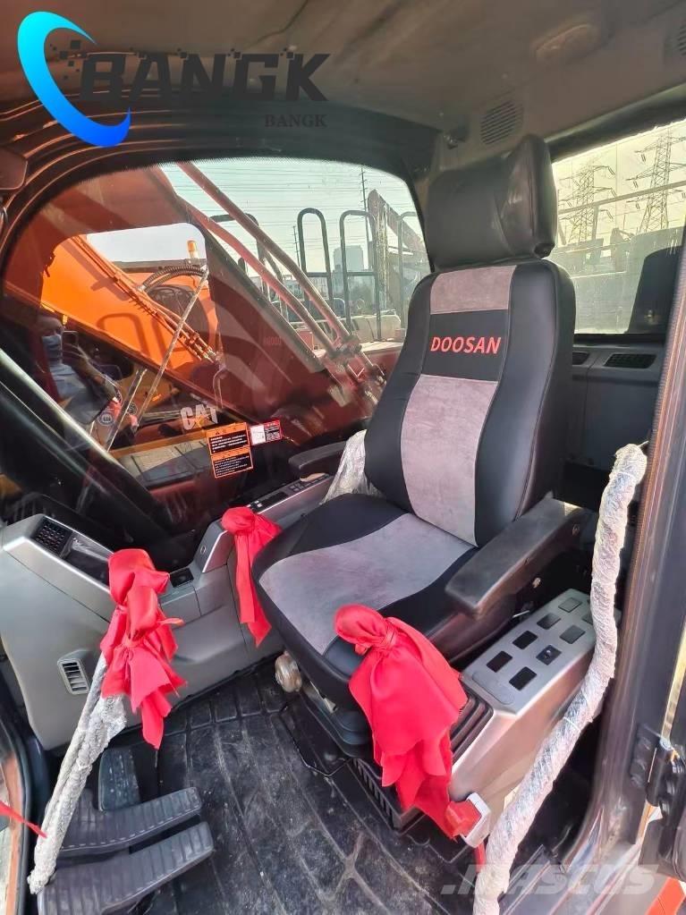 Doosan DX 300 LC 履带挖掘机