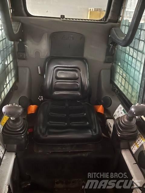 Bobcat S 100 滑移装载机