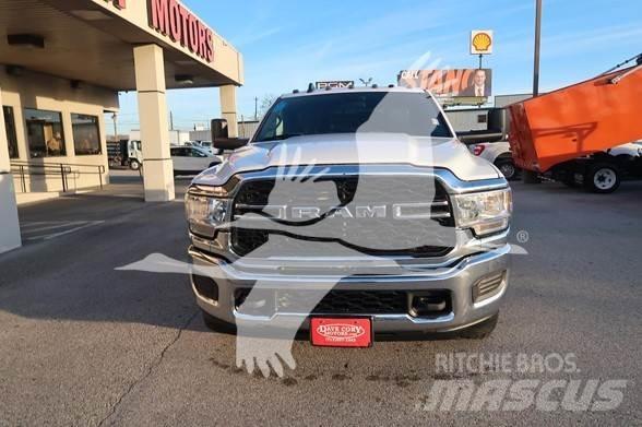 RAM 3500 HD 平板栏板货车