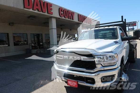 RAM 3500 HD 平板栏板货车