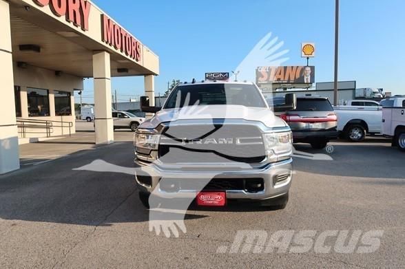 RAM 3500 HD 平板栏板货车