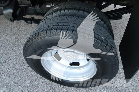 RAM 3500 HD 平板栏板货车