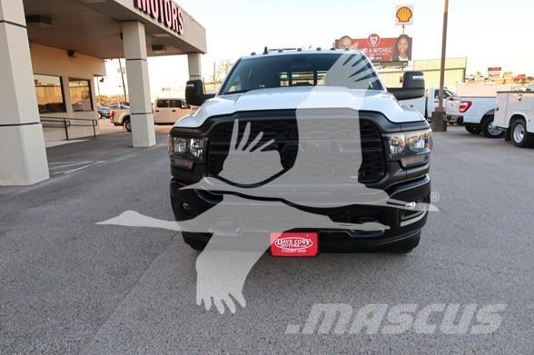 RAM 3500 HD 平板栏板货车