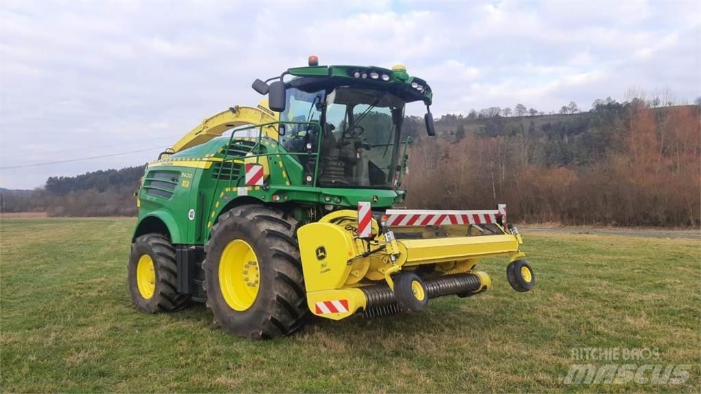 John Deere 8400i 自走式青贮饲料收割机