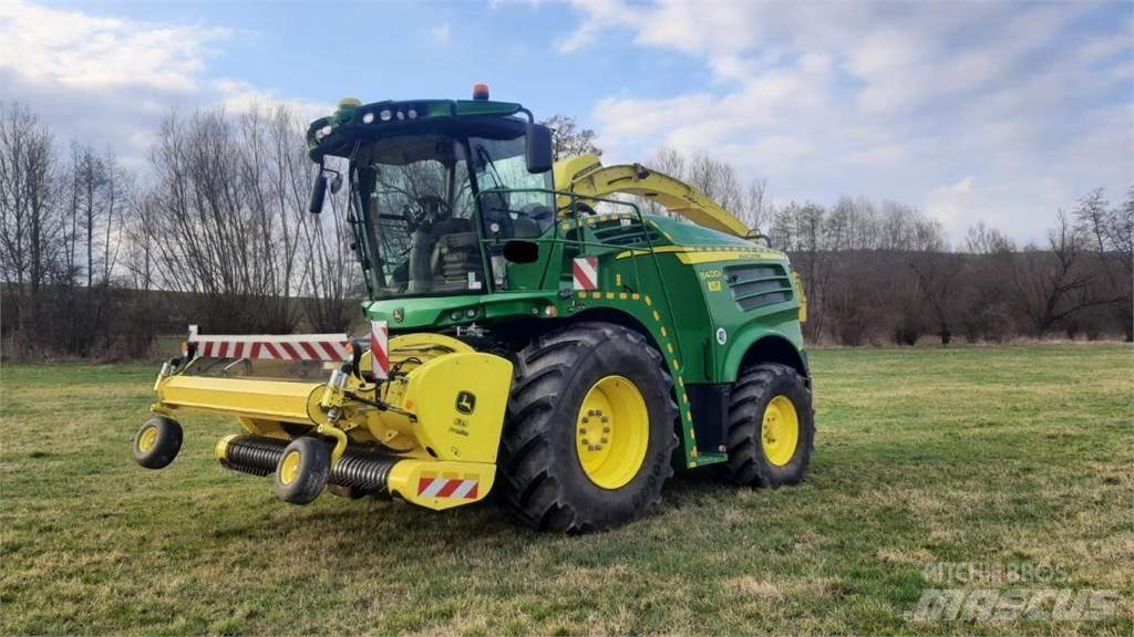 John Deere 8400i 自走式青贮饲料收割机