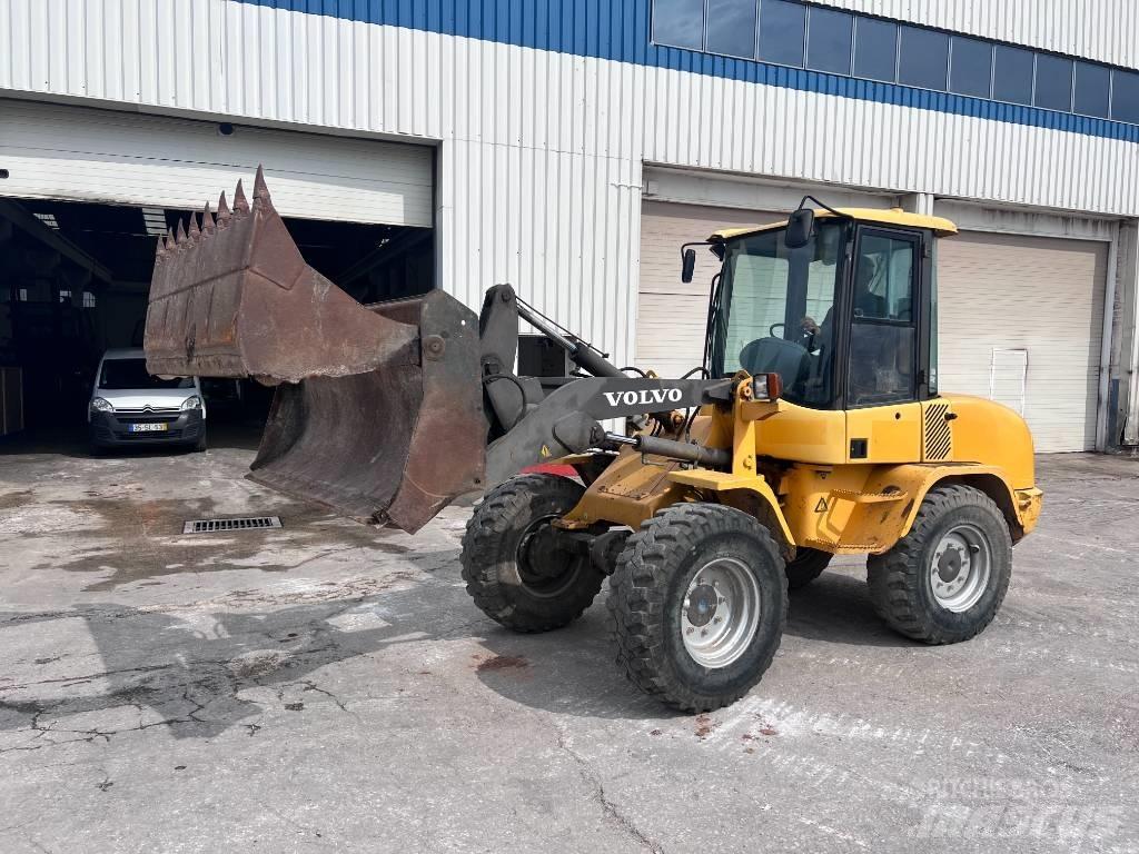 Volvo L 30 B 轮式装载机