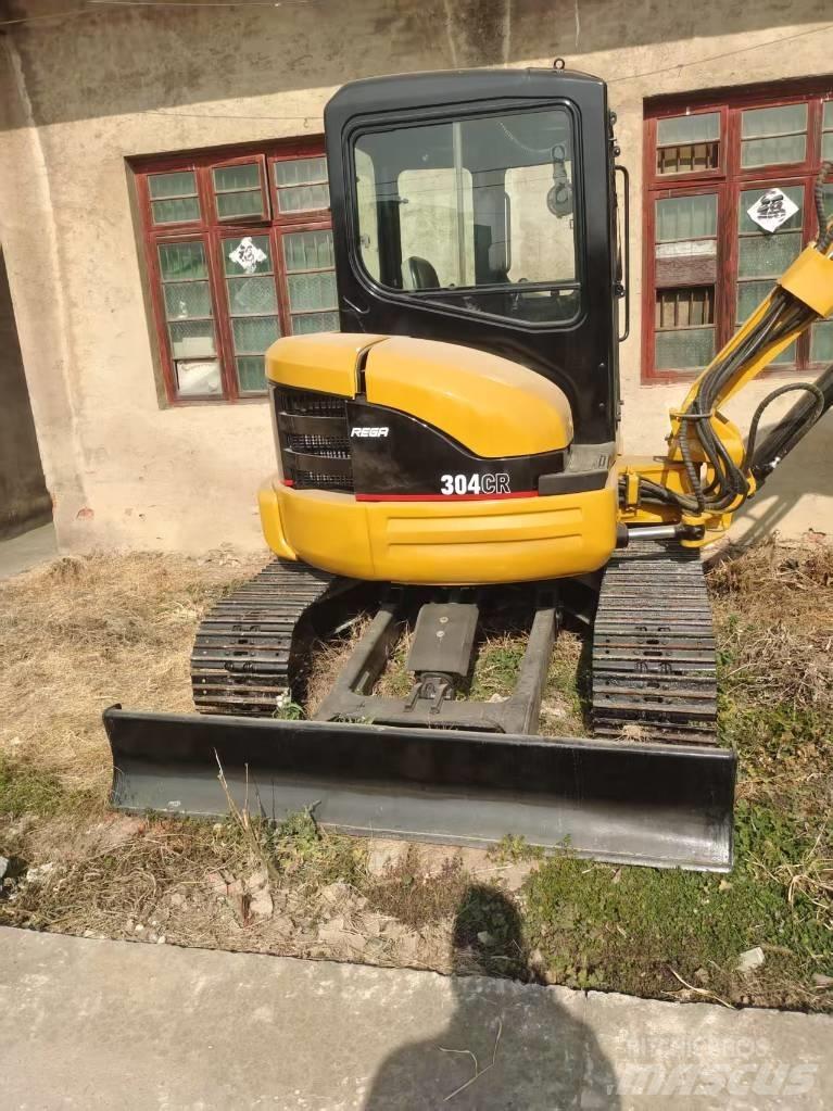 CAT 304 CR 小型挖掘机