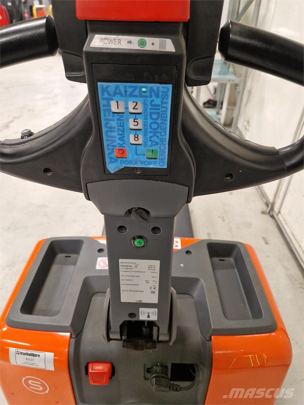 Toyota LWE130 手推堆垛车