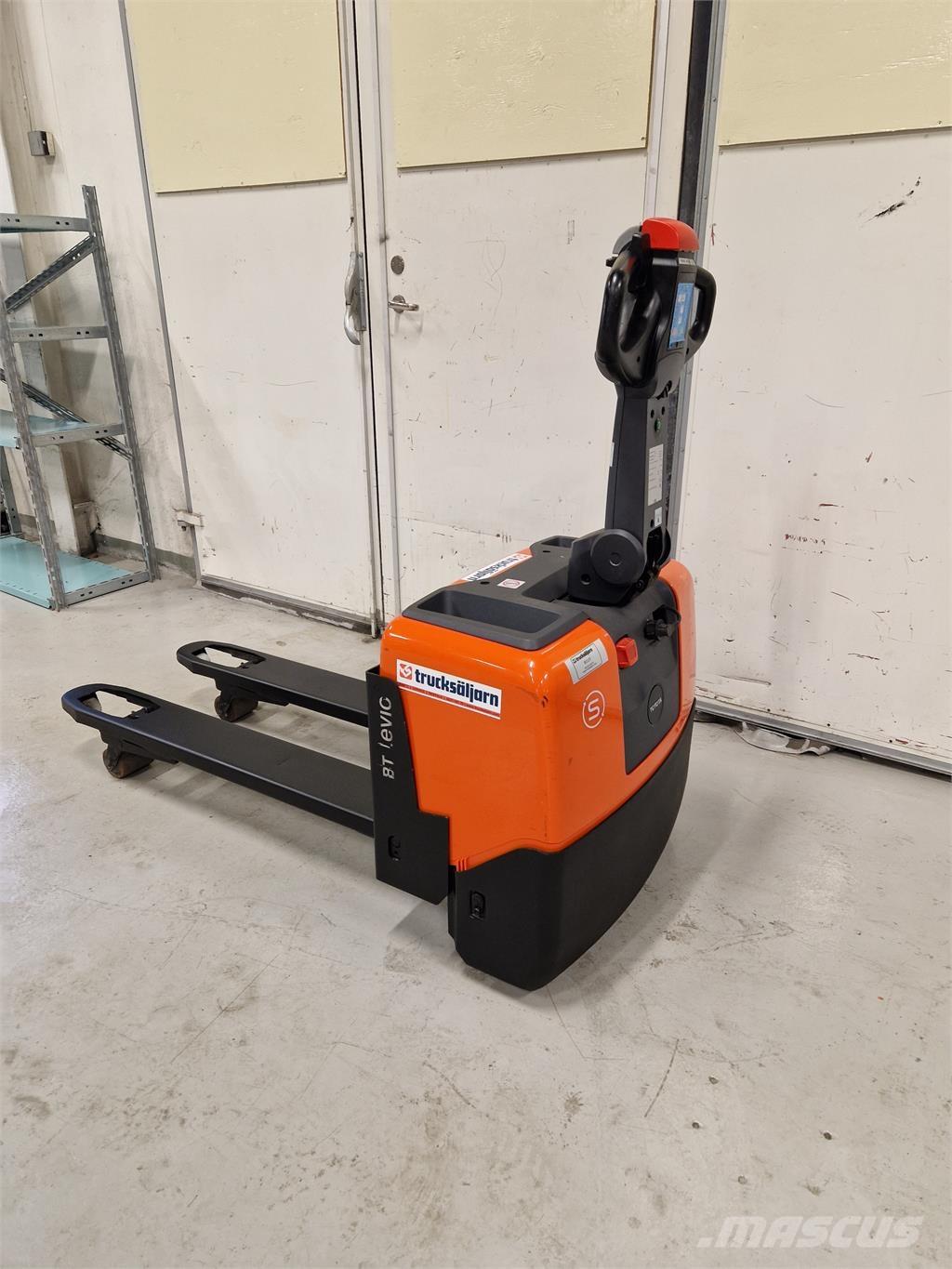 Toyota LWE130 手推堆垛车