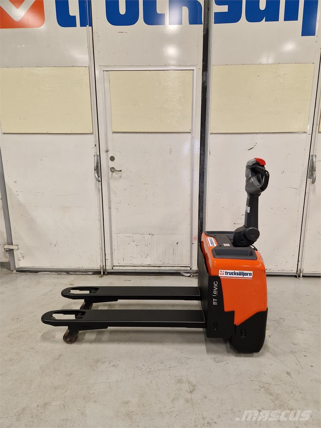 Toyota LWE130 手推堆垛车