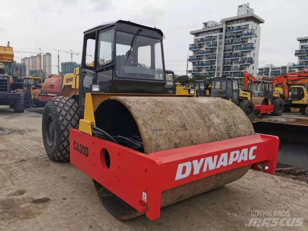 Dynapac CA 30 D 单轮压路机