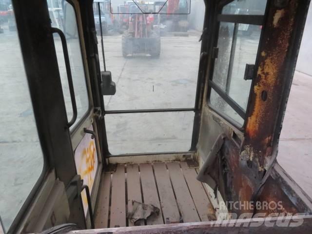 Schaeff HML 22 驾驶室与内部